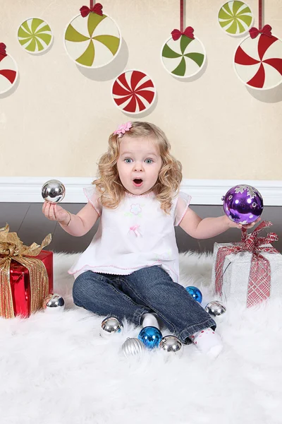 Menina com caixas de presente — Fotografia de Stock