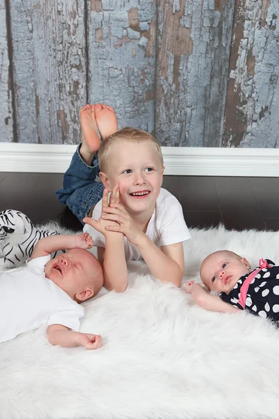 Tre barn i Studio — Stockfoto