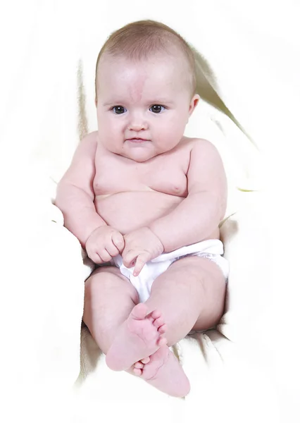 毛布の上に小さな女の赤ちゃん — ストック写真