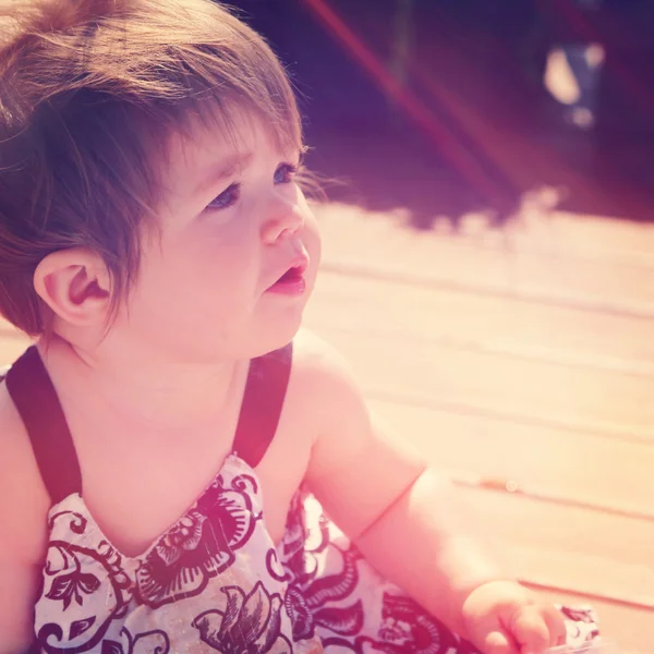 Menina bonita ao ar livre — Fotografia de Stock