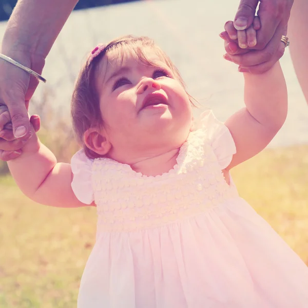 Little girl learning to walk — Stock Photo, Image