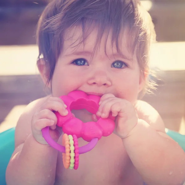 Bébé dans la baignoire — Photo