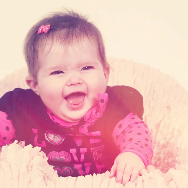 Sladká holčička směje — Stock fotografie