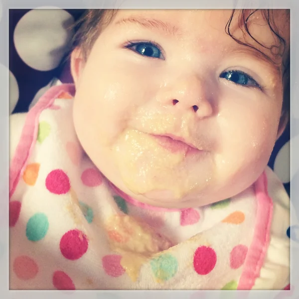 かわいい赤ちゃんの女の子のクローズ アップ — Stockfoto