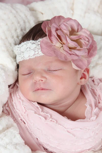 Fotos: niñas recien nacidas bonitas | recién nacida niña durmiendo en