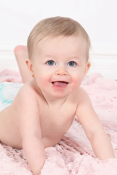 Kleines Mädchen mit blauen Augen — Stockfoto