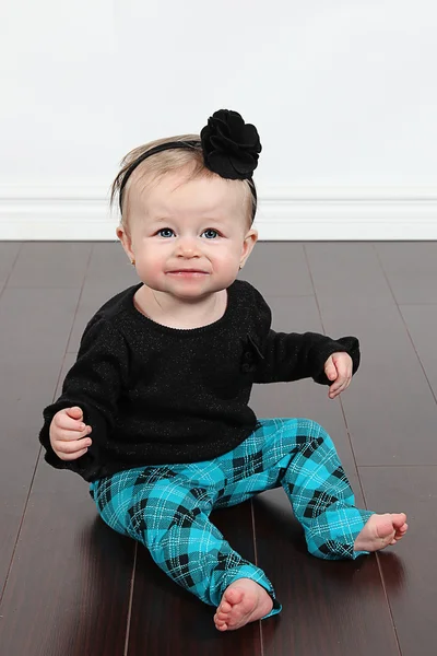Bedårande liten flicka — Stockfoto