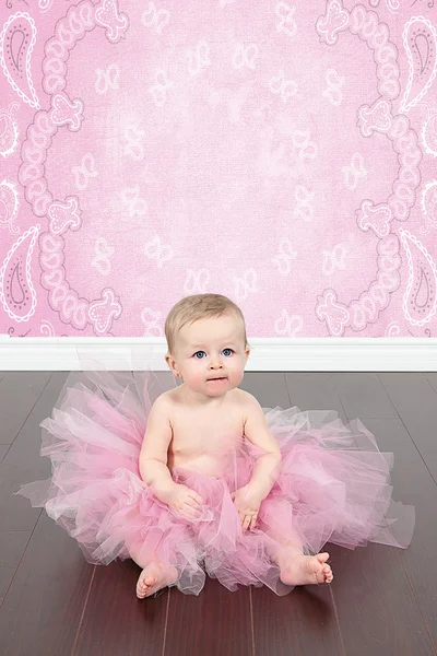 Adorable little girl in pink dress — Stock Photo, Image