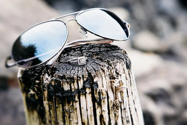 Ring with glasses — Stock Photo, Image