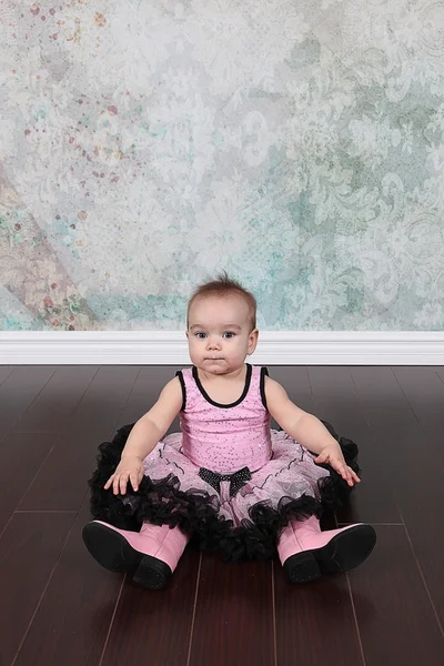 Niña en vestido rosa — Foto de Stock