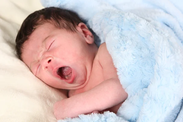 Baby boy yawning on towel — Stock Photo, Image