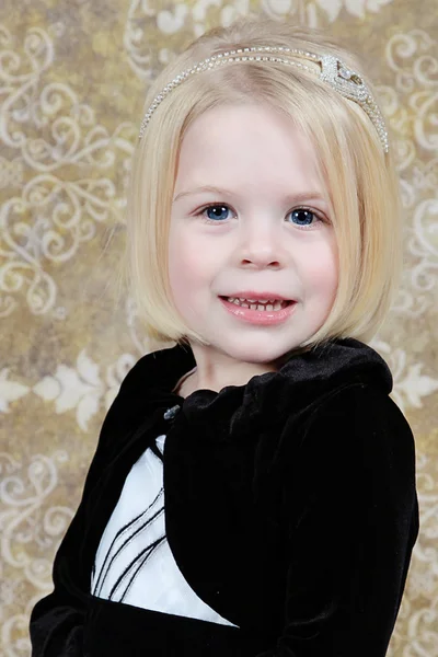 Mooi meisje poseren in studio — Stockfoto