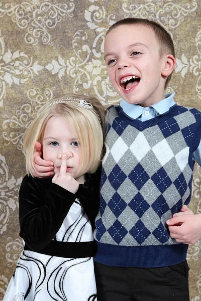 Schattige kleine broer en zus — Stockfoto