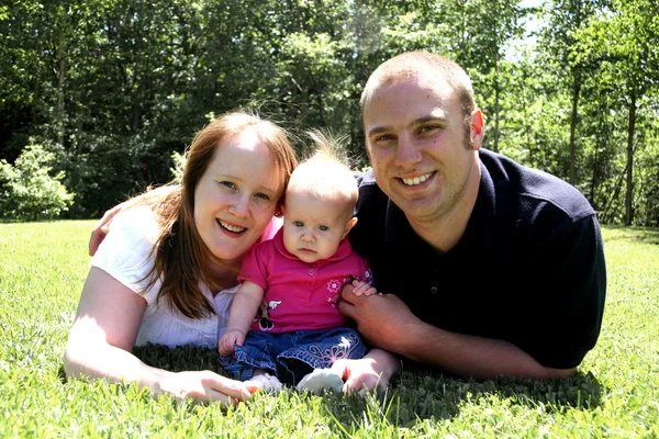 Young Family in Grass — Stock Photo, Image