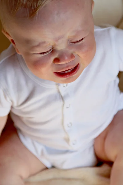 Imádnivaló baba sír — Stock Fotó