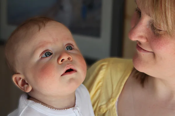 Mãe e filho juntos — Fotografia de Stock