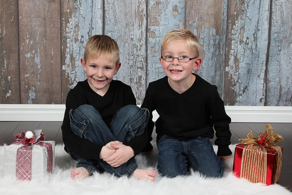 Two cute little boys with gifts — Stock Photo, Image