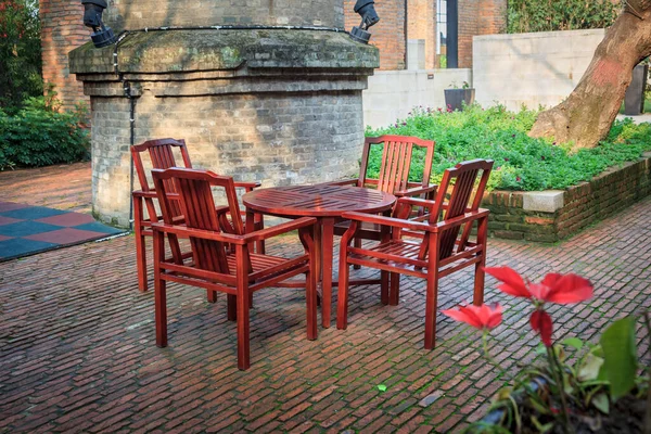 Home Außenterrasse Mit Holzterrasse Und Sesseln — Stockfoto