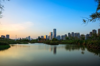 Su Bahçe ve kentin merkezi iş bölgesi 