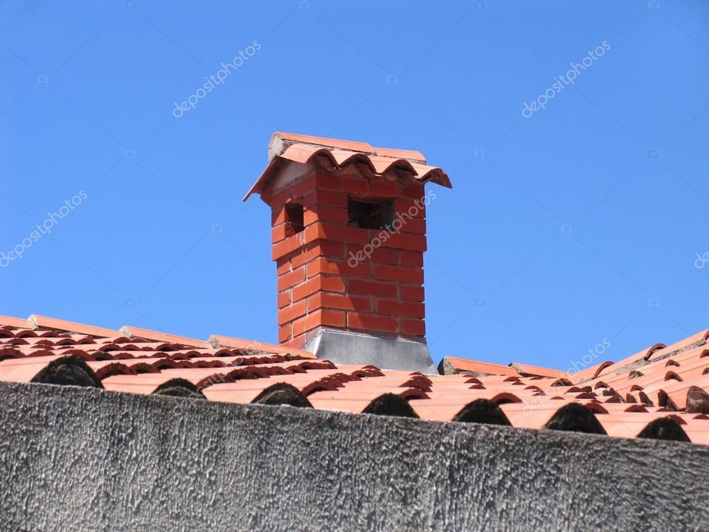 Gemauerten Schornstein auf Kosten des Hauses mit Ziegeldach ... Gemauerten Schornstein auf Kosten des Hauses mit Ziegeldach ...