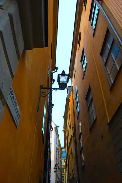 Úzká ulice v Gamla Stan, staré město Stockholm, Švédsko — Stock fotografie