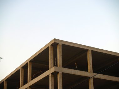 terkedilmiş inşaatta