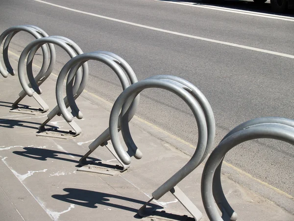 Metallo Bicicletta Parcheggio Rack costruzione — Foto Stock