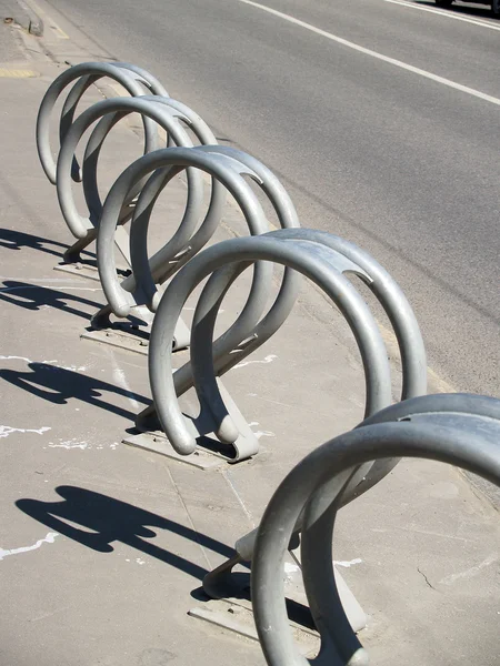 Metallo Bicicletta Parcheggio Rack costruzione — Foto Stock