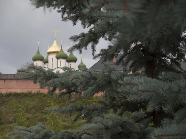 Church and red wall — Stock Photo, Image