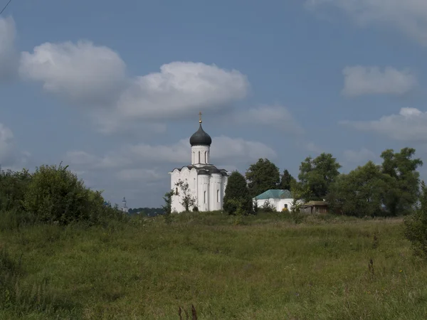 Middeleeuwse kerk Pokrova-na-Nerli — Stockfoto