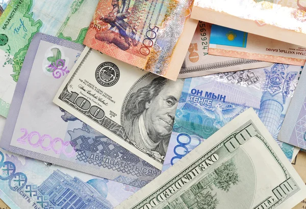 Деньги Казахстан и доллар США . — стоковое фото