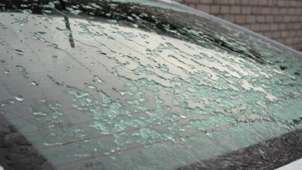 車の後部ガラスの暖房の糸 氷と解凍の中で — ストック動画