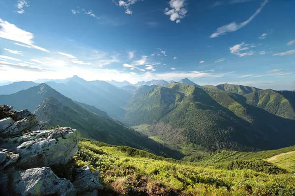 Picos en las Montañas Cárpatas — Foto de Stock