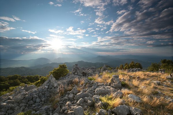 Восход солнца в Динарских горах
