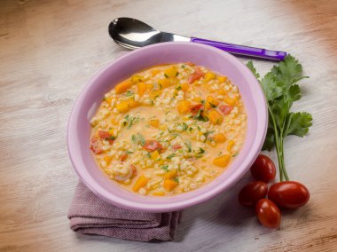 balkabağı çorbası arpa ile