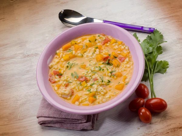 balkabağı çorbası arpa ile