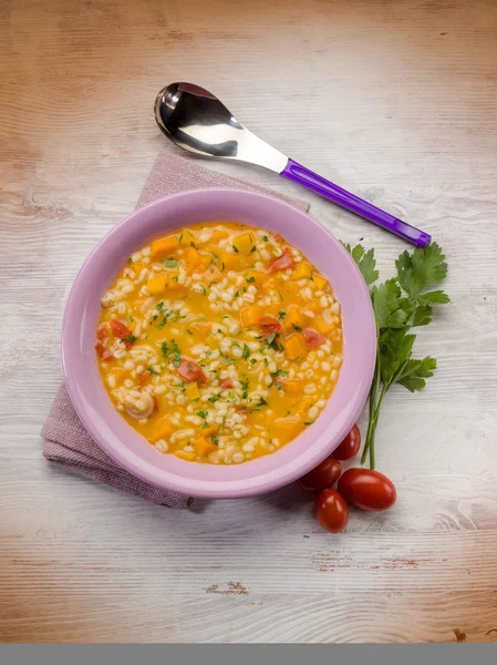 balkabağı çorbası arpa ile