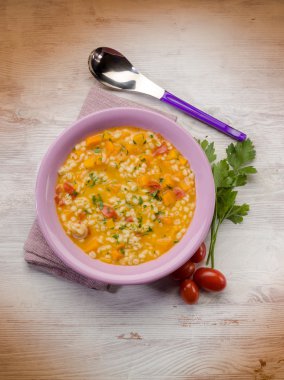 balkabağı çorbası arpa ile