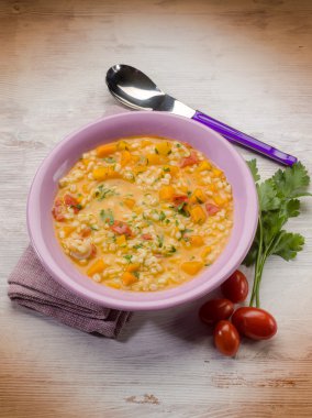 balkabağı çorbası arpa ile