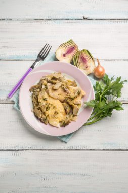 sotelenmiş enginar ile fileto balık