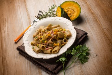 pastırma ve kabak ile makarna