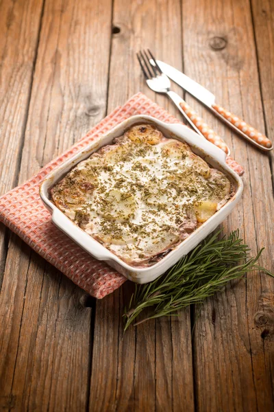 Flan med kartofler og rød cikorie - Stock-foto