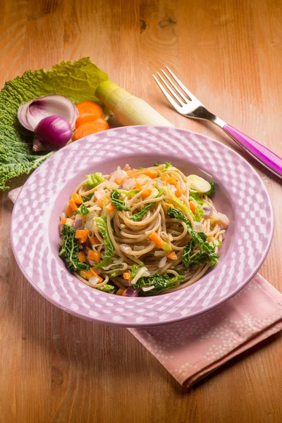 Spaghetti mit vegetarischem Ragout — Stockfoto
