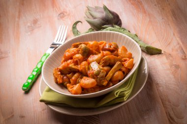 enginar ve domates soslu makarna