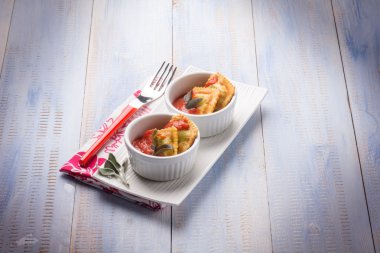 domates soslu kızarmış mantı