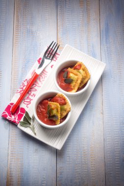 domates soslu kızarmış mantı