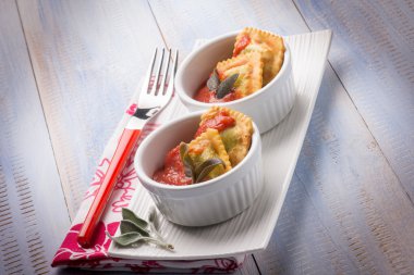 domates soslu kızarmış mantı