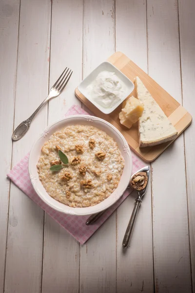 Risotto with gongorzola nuts and cream sauce — Stock Photo, Image
