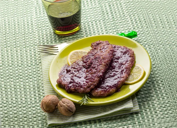 Escalope cooked with red wine — Stock Photo, Image