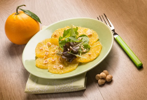 Fındık ile turuncu carpaccio salata — Stok fotoğraf